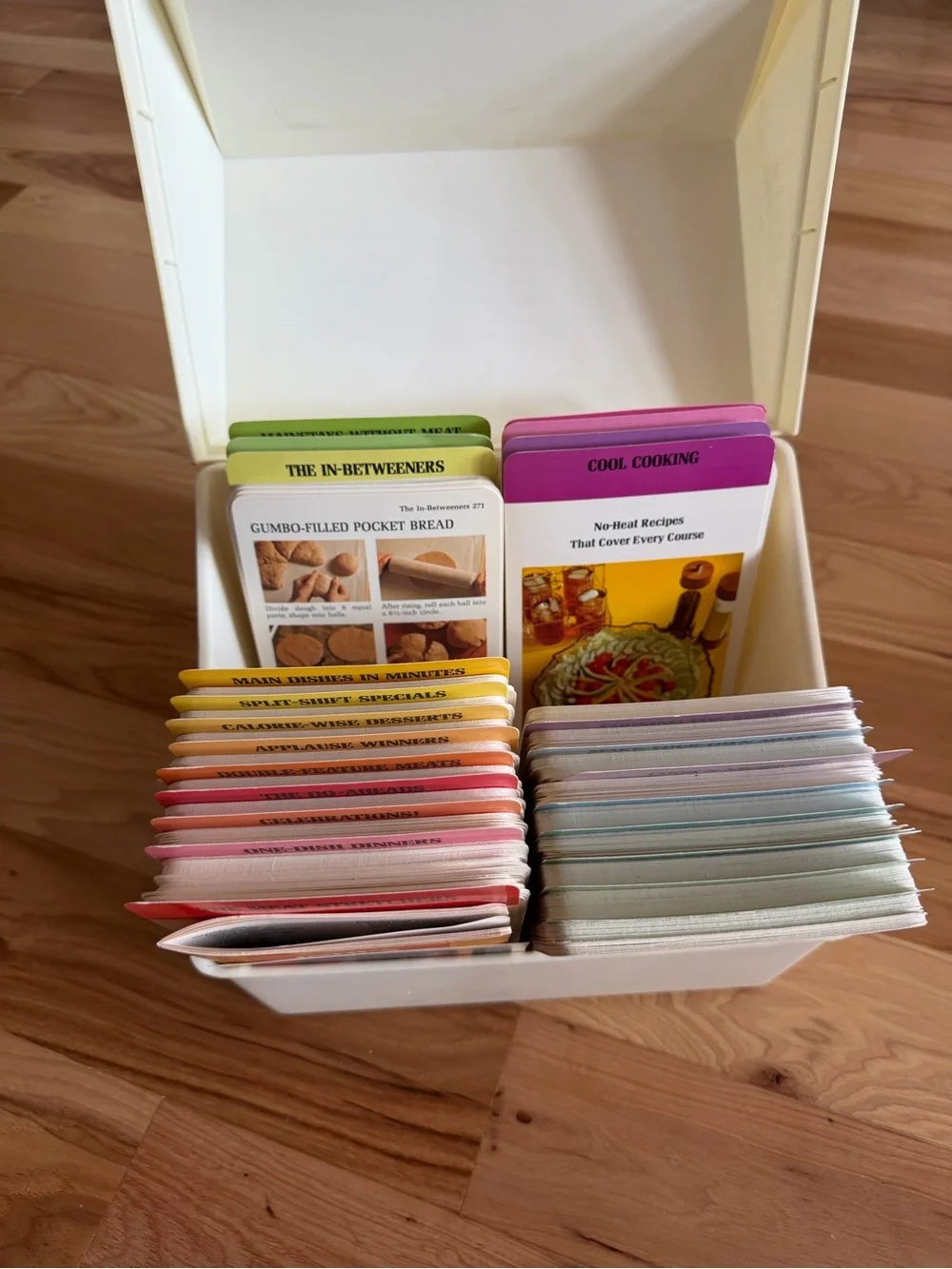 Betty Crocker Recipe Card Set with Multicolored Tabs (Cream Box)